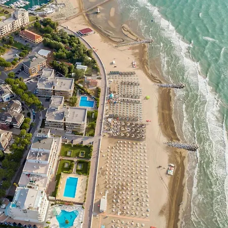 Lovely And Elegant Near The In Lignano Apartment *